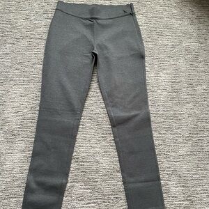 Women’s light Grey Eddie Bauer Ponte Strechy Skinny Leg Pant - Size 6